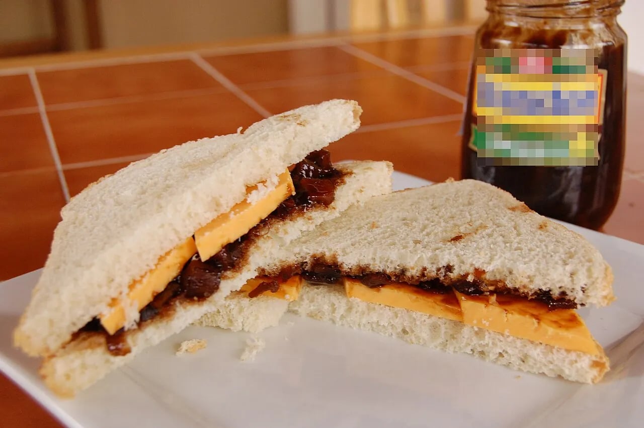Cheese & Tomato or Pickle Sandwich